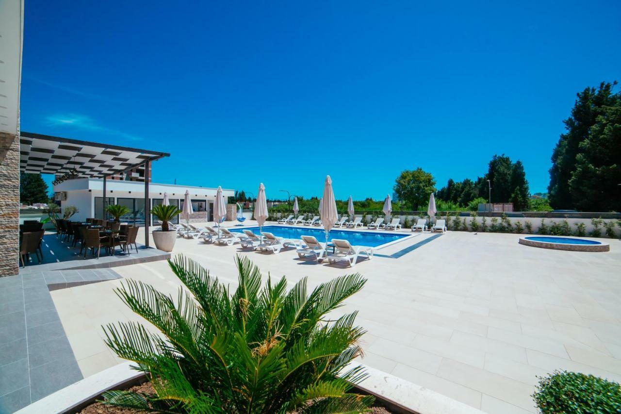 Hotel Ambiente Ulcinj Exteriör bild